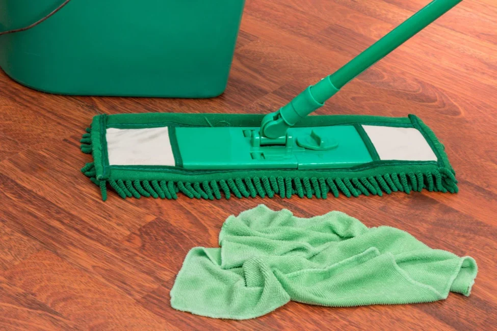 Mop and bucket for cleaning vinyl plank flooring